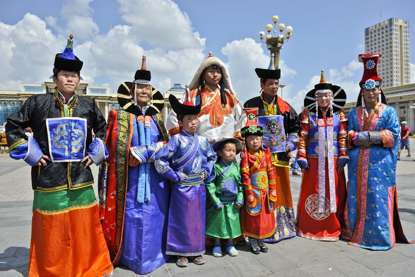 Monqol xalqının milli geyimi
